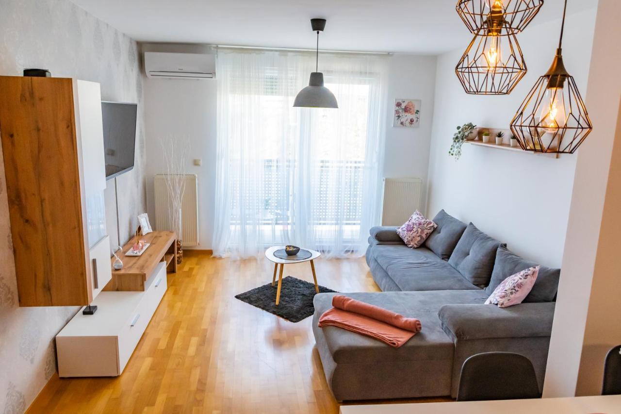شقة Brand New - Selfcheckins 24 - Zagreb - Garage - Loggia - New - Luxury المظهر الخارجي الصورة