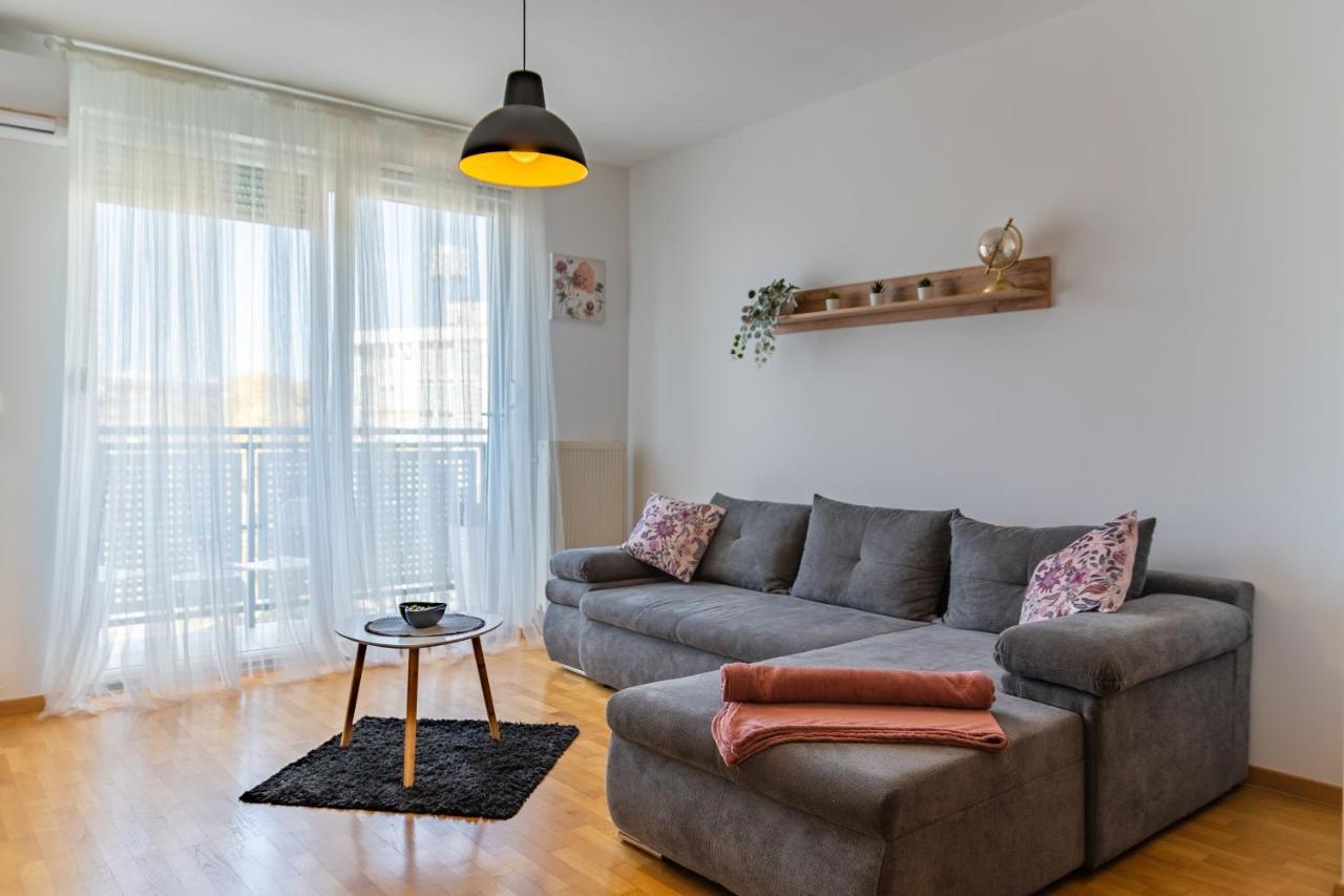 شقة Brand New - Selfcheckins 24 - Zagreb - Garage - Loggia - New - Luxury المظهر الخارجي الصورة