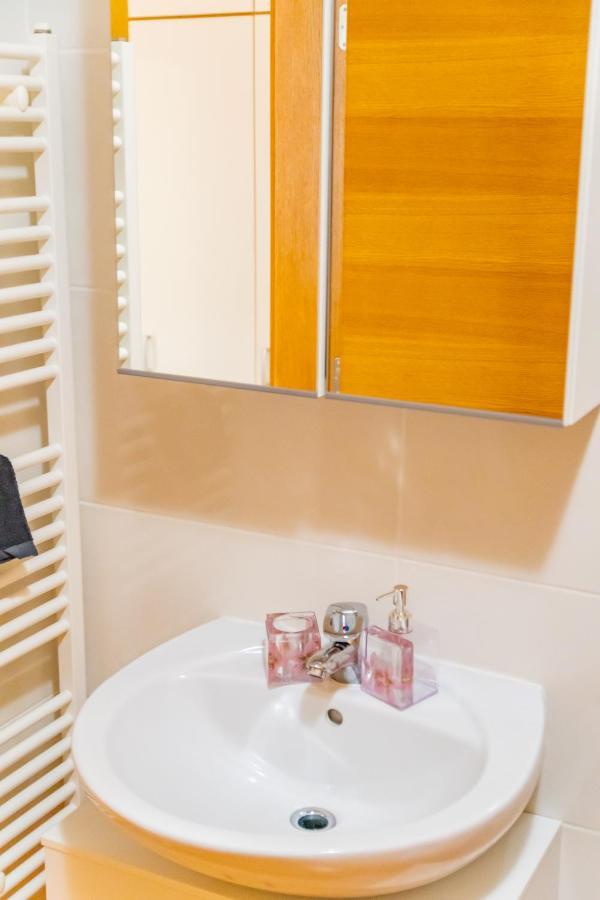 شقة Brand New - Selfcheckins 24 - Zagreb - Garage - Loggia - New - Luxury المظهر الخارجي الصورة